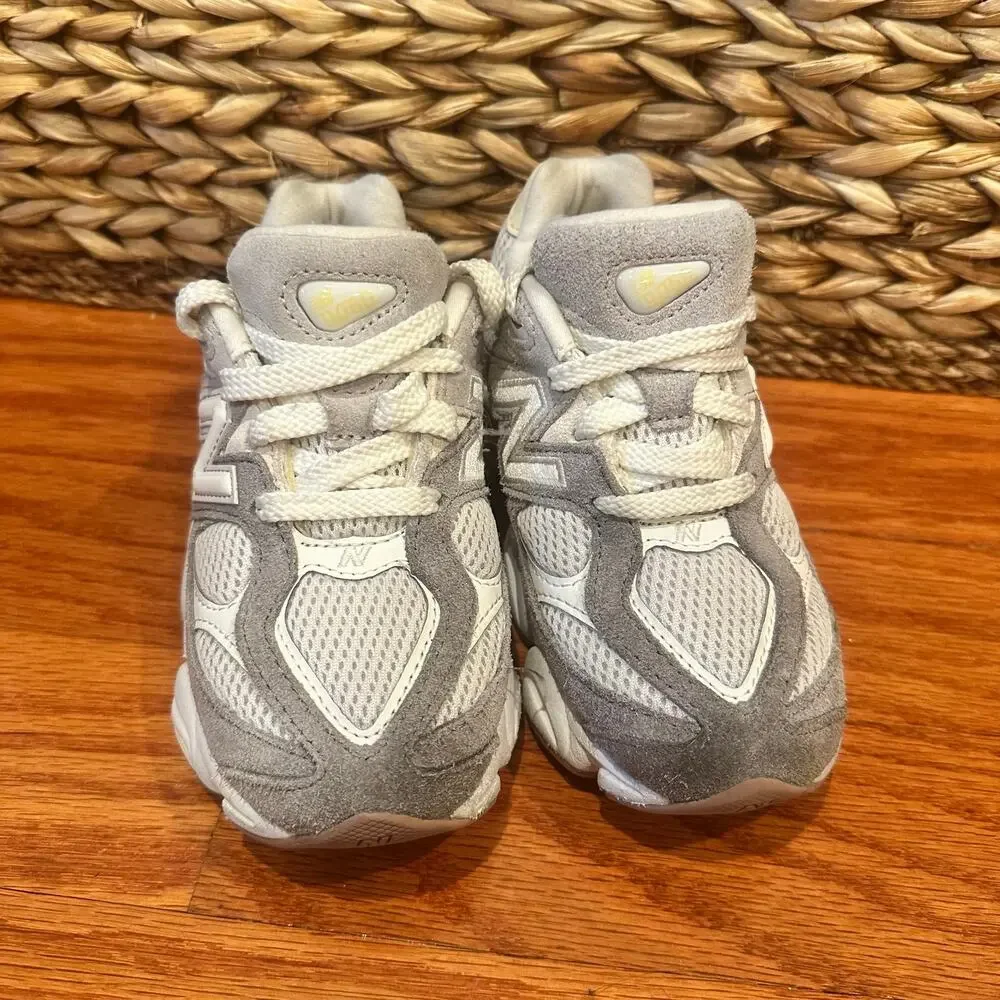 New Balance Sneakers sz 12.5 little kids New Balance 9060
